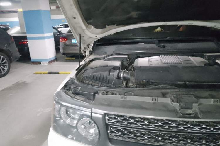 Used Land Rover Range Sport 2010 5.0 NA V8 HSE Engine Bay Right