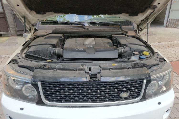 Used Land Rover Range Sport 2010 5.0 SC V8 HSE Engine Bay