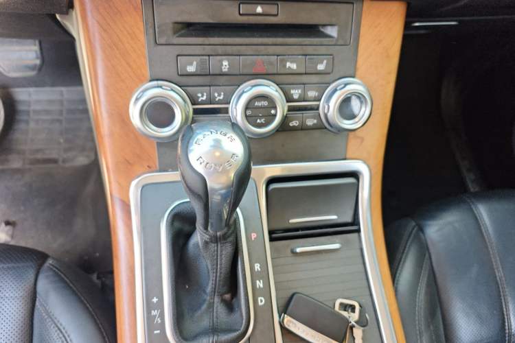 Used Land Rover Range Sport 2010 3.0 TDV6 HSE Diesel Edition Gear Lever
