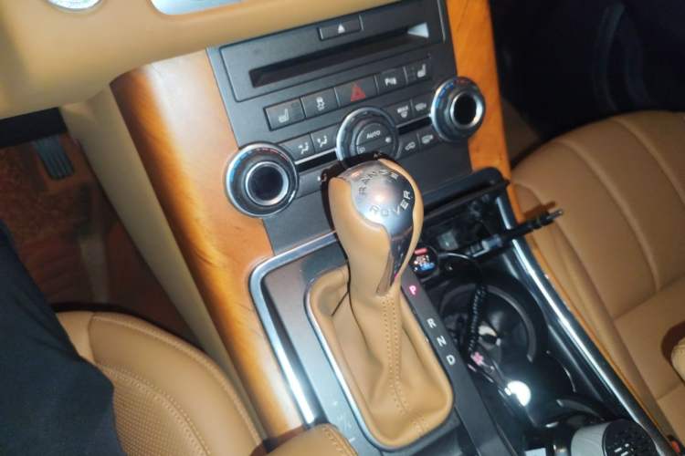Used Land Rover Range Sport 2010 3.0 TDV6 HSE Diesel Edition Gear Lever