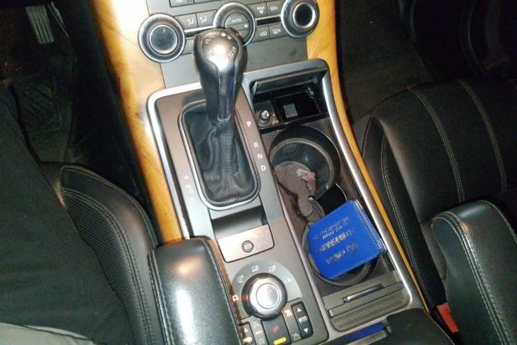 Used Land Rover Range Sport 2010 5.0 NA V8 HSE Gear Lever