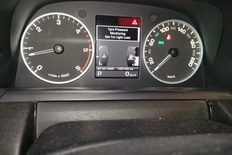 Used Land Rover Range Sport 2010 3.0 TDV6 HSE Diesel Edition Odometer Close Up