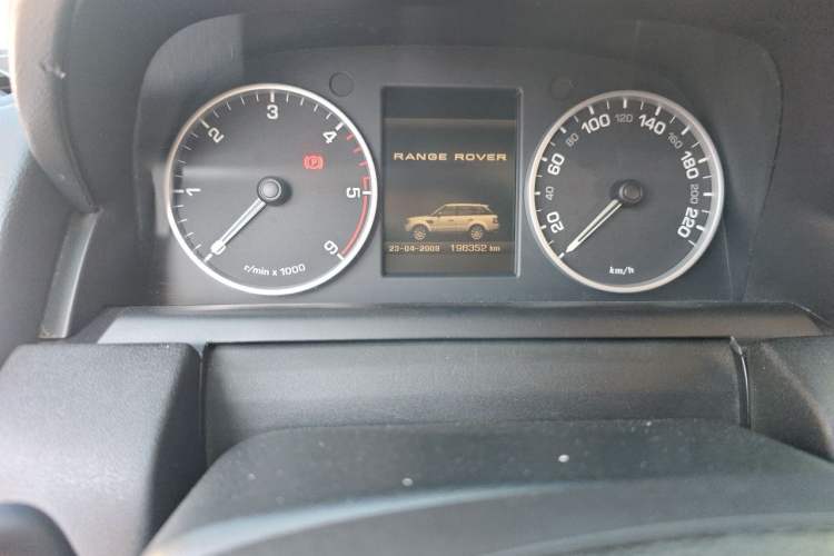 Used Land Rover Range Sport 2010 3.0 TDV6 HSE Diesel Edition Odometer Close Up
