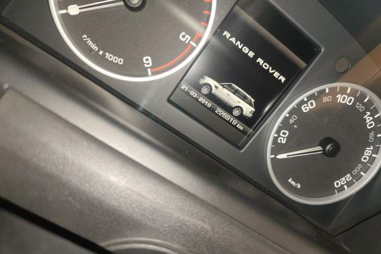 Used Land Rover Range Sport 2010 3.0 TDV6 HSE Diesel Edition Odometer Close Up