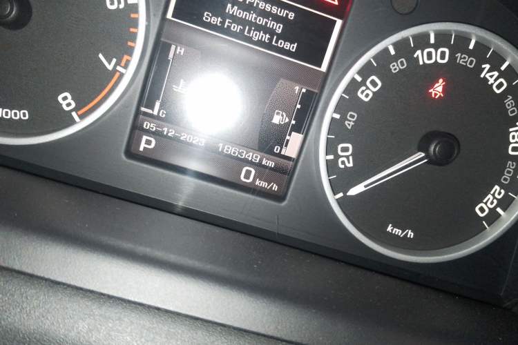 Used Land Rover Range Sport 2010 5.0 NA V8 HSE Odometer Close Up