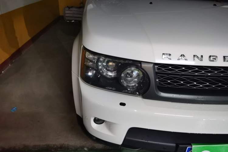 Used Land Rover Range Sport 2010 3.0 TDV6 HSE Diesel Edition Right Front Headlight