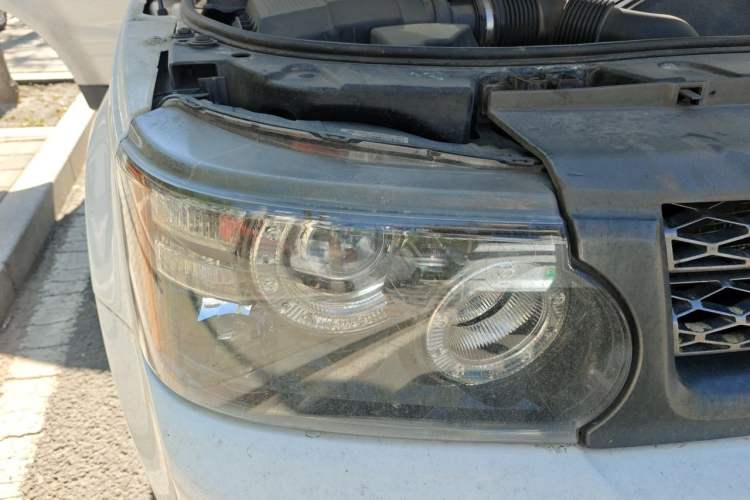 Used Land Rover Range Sport 2010 3.0 TDV6 HSE Diesel Edition Right Front Headlight