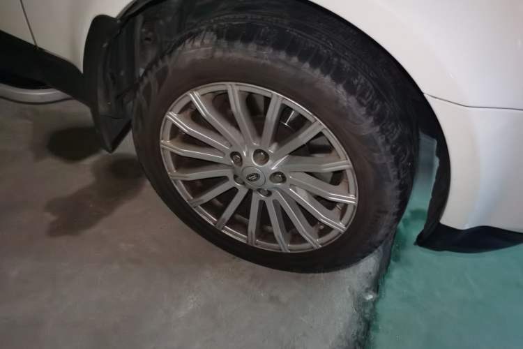 Used Land Rover Range Sport 2010 3.0 TDV6 HSE Diesel Edition Right Front Wheel Hub