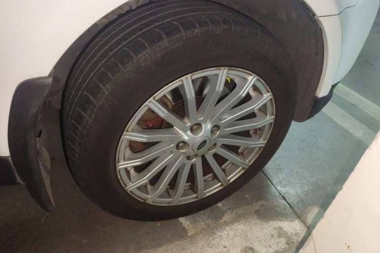 Used Land Rover Range Sport 2010 3.0 TDV6 HSE Diesel Edition Right Front Wheel Hub
