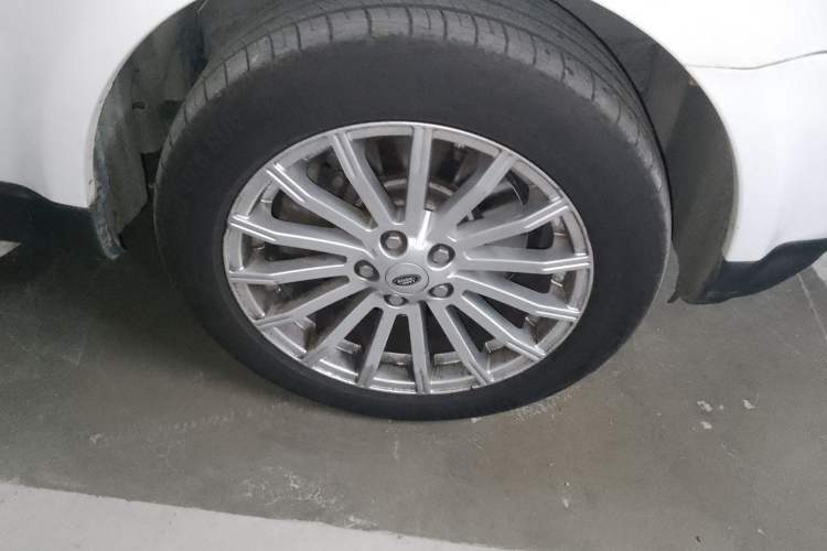 Used Land Rover Range Sport 2010 5.0 NA V8 HSE Right Front Wheel Hub