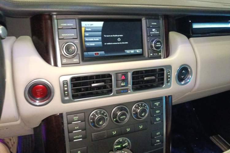 Used Land Rover Range Sport 2011 5.0 NA V8 HSE Audio And AC Panel
