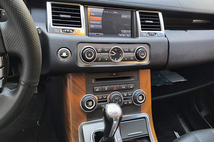 Used Land Rover Range Sport 2011 5.0 NA V8 HSE Audio And AC Panel