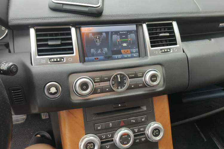 Used Land Rover Range Sport 2011 5.0 SC V8 HSE Audio And AC Panel