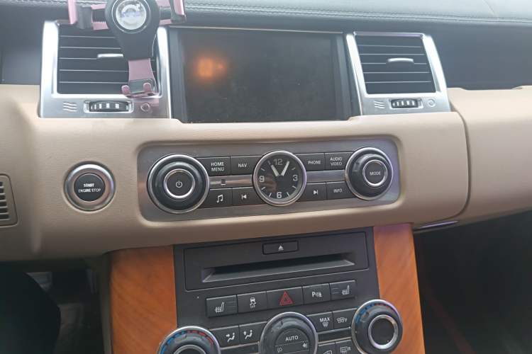 Used Land Rover Range Sport 2011 5.0 NA V8 HSE Audio And AC Panel