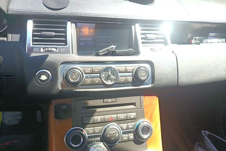Used Land Rover Range Sport 2011 5.0 SC V8 HSE Audio And AC Panel
