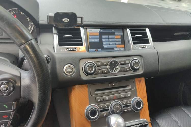 Used Land Rover Range Sport 2011 3.0 TDV6 Diesel Version Audio And AC Panel