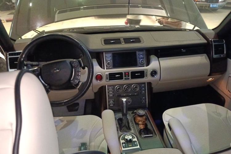 Used Land Rover Range Sport 2011 5.0 NA V8 HSE Center Console
