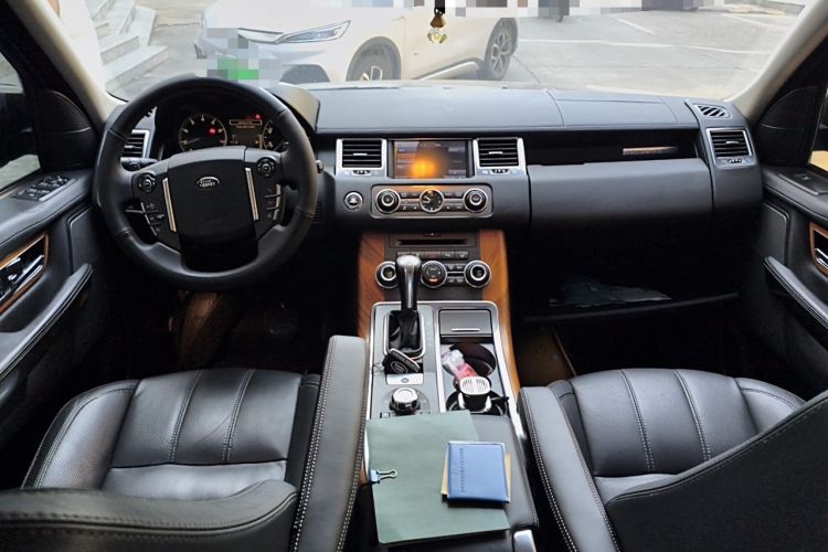 Used Land Rover Range Sport 2011 5.0 NA V8 HSE Center Console