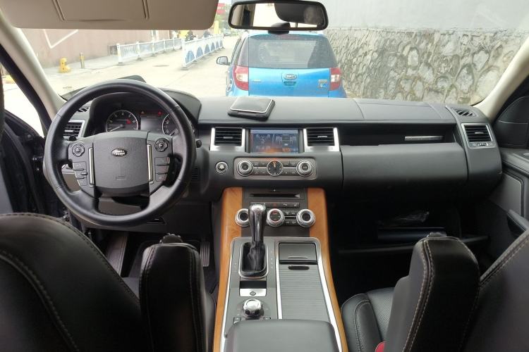Used Land Rover Range Sport 2011 5.0 SC V8 HSE Center Console