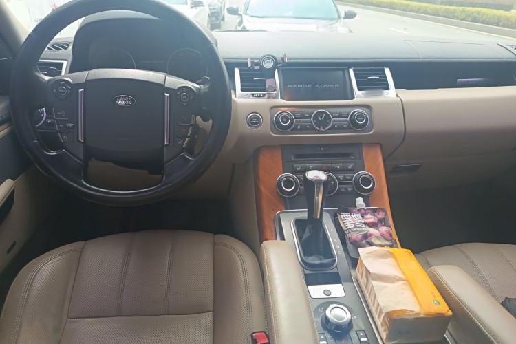 Used Land Rover Range Sport 2011 5.0 NA V8 HSE Center Console
