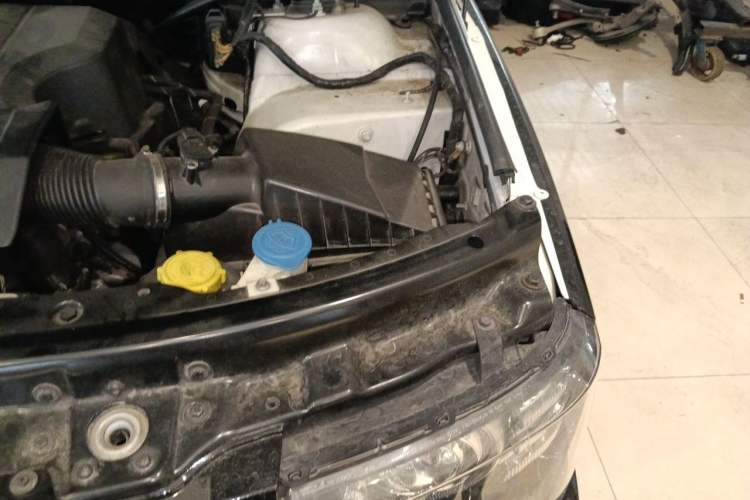 Used Land Rover Range Sport 2011 5.0 NA V8 HSE Engine Bay Left
