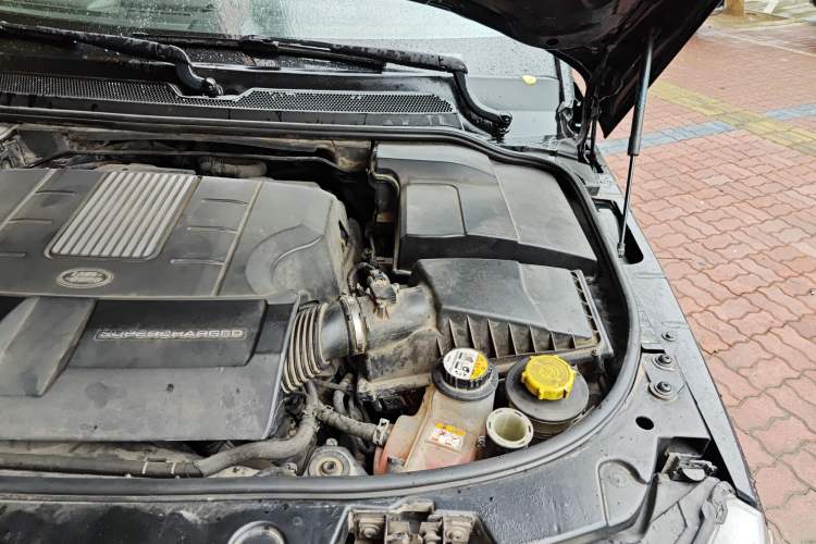 Used Land Rover Range Sport 2011 5.0 SC V8 HSE Engine Bay Left