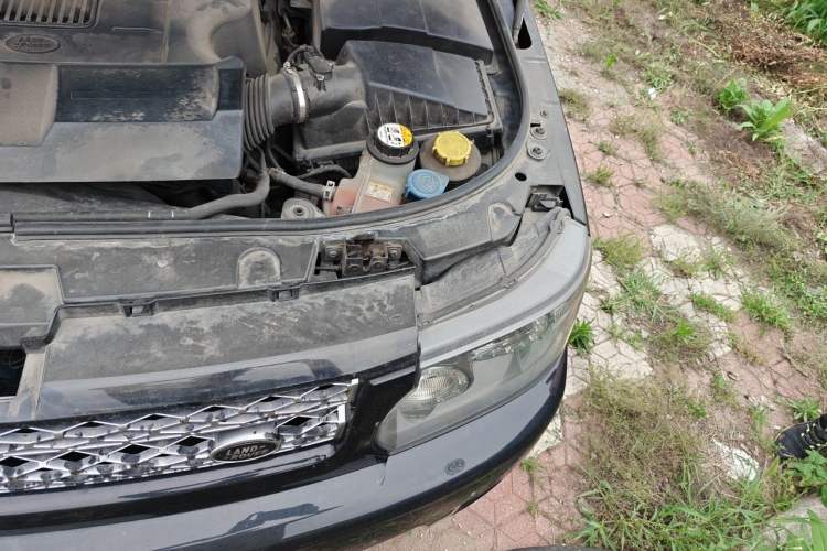 Used Land Rover Range Sport 2011 5.0 NA V8 HSE Engine Bay Left