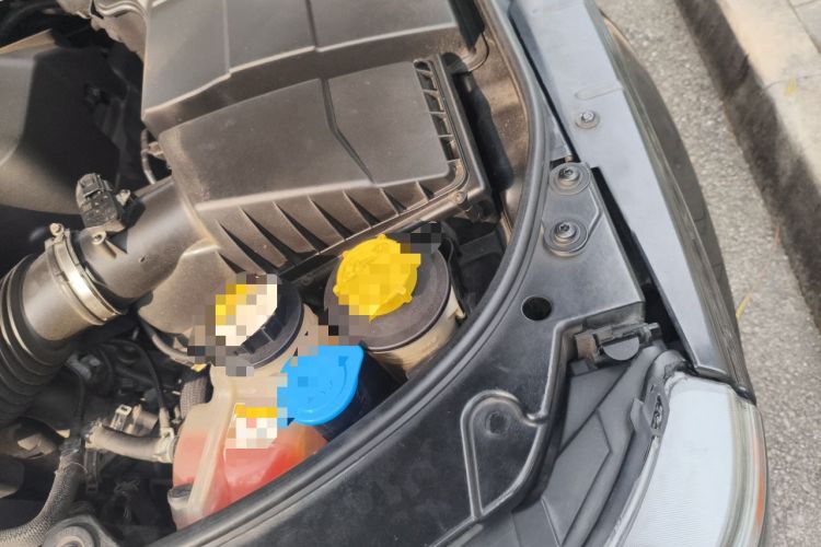 Used Land Rover Range Sport 2011 5.0 NA V8 HSE Engine Bay Left