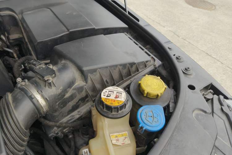 Used Land Rover Range Sport 2011 5.0 SC V8 HSE Engine Bay Left