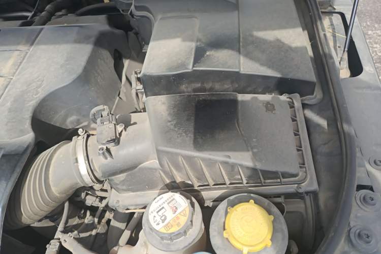 Used Land Rover Range Sport 2011 5.0 NA V8 HSE Engine Bay Left