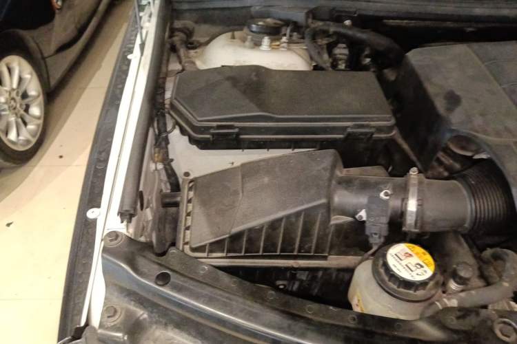 Used Land Rover Range Sport 2011 5.0 NA V8 HSE Engine Bay Right