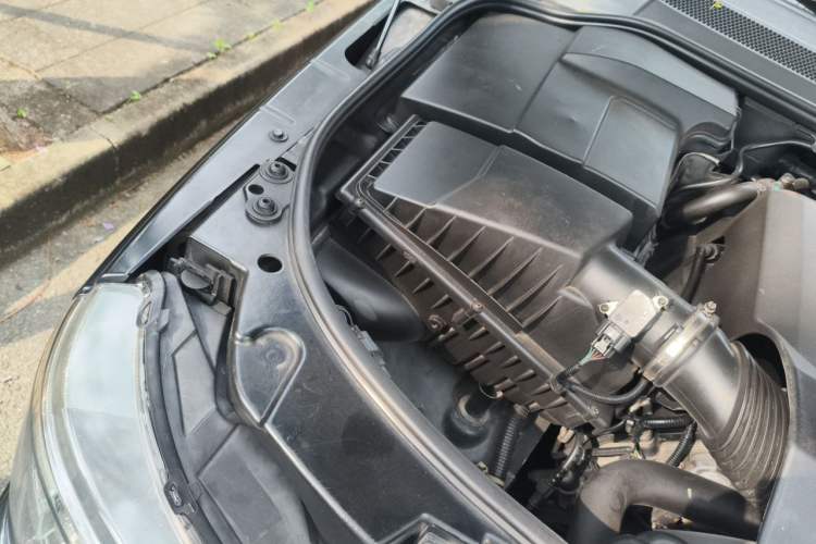 Used Land Rover Range Sport 2011 5.0 NA V8 HSE Engine Bay Right