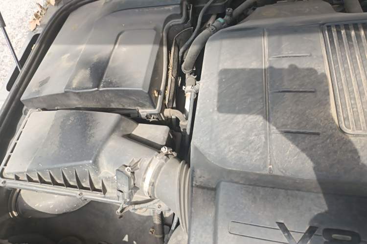 Used Land Rover Range Sport 2011 5.0 NA V8 HSE Engine Bay Right