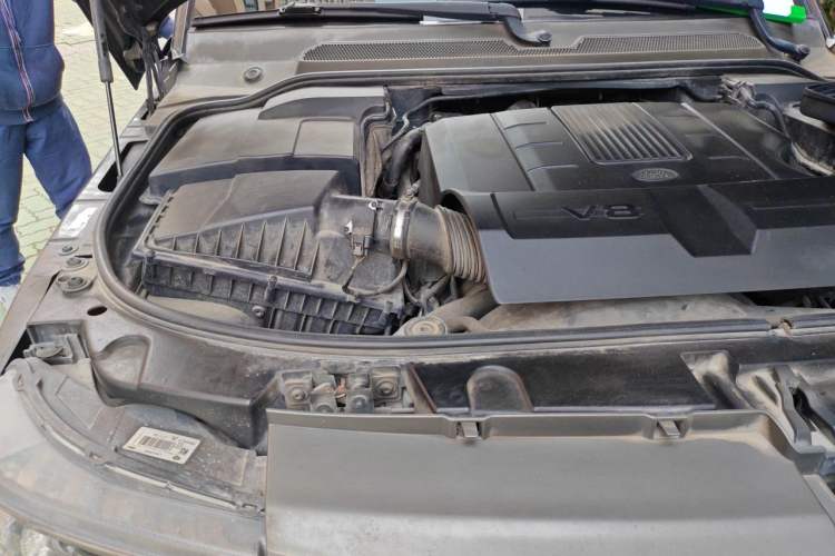 Used Land Rover Range Sport 2011 5.0 NA V8 HSE Engine Bay Right
