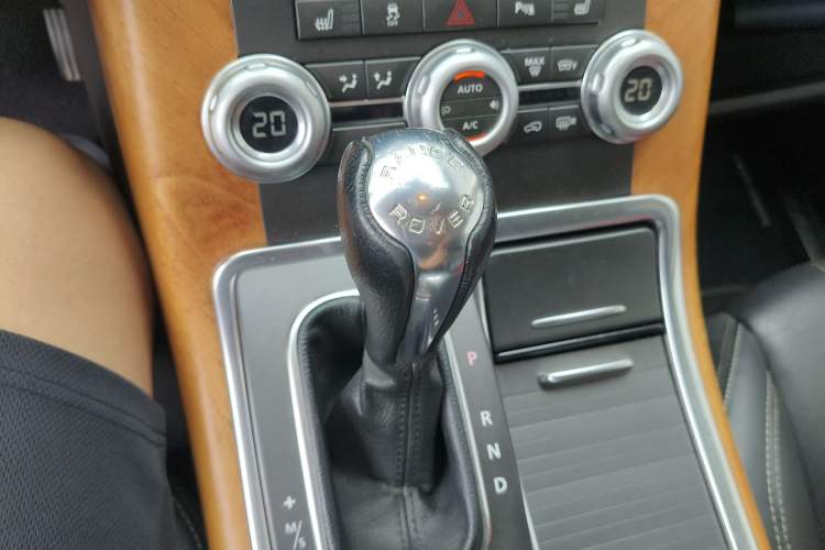 Used Land Rover Range Sport 2011 5.0 SC V8 HSE Gear Lever
