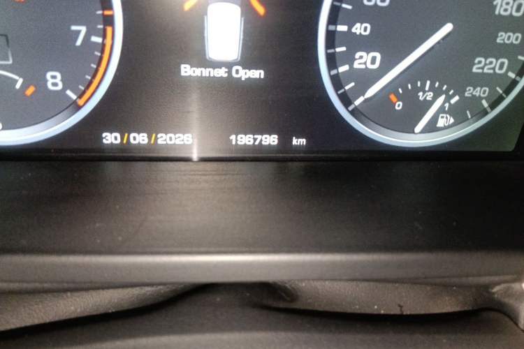 Used Land Rover Range Sport 2011 5.0 NA V8 HSE Odometer Close Up
