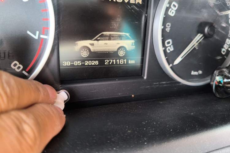 Used Land Rover Range Sport 2011 5.0 NA V8 HSE Odometer Close Up