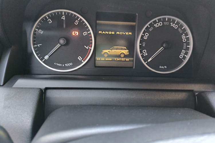 Used Land Rover Range Sport 2011 5.0 NA V8 HSE Odometer Close Up