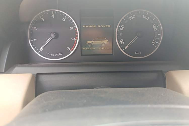 Used Land Rover Range Sport 2011 5.0 NA V8 HSE Odometer Close Up