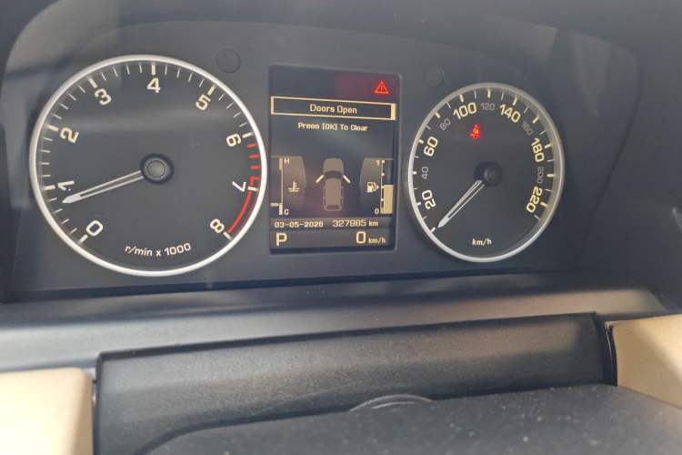 Used Land Rover Range Sport 2011 5.0 NA V8 HSE Odometer Close Up