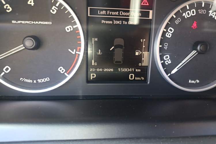 Used Land Rover Range Sport 2011 5.0 SC V8 HSE Odometer Close Up