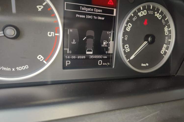 Used Land Rover Range Sport 2011 3.0 TDV6 Diesel Version Odometer Close Up
