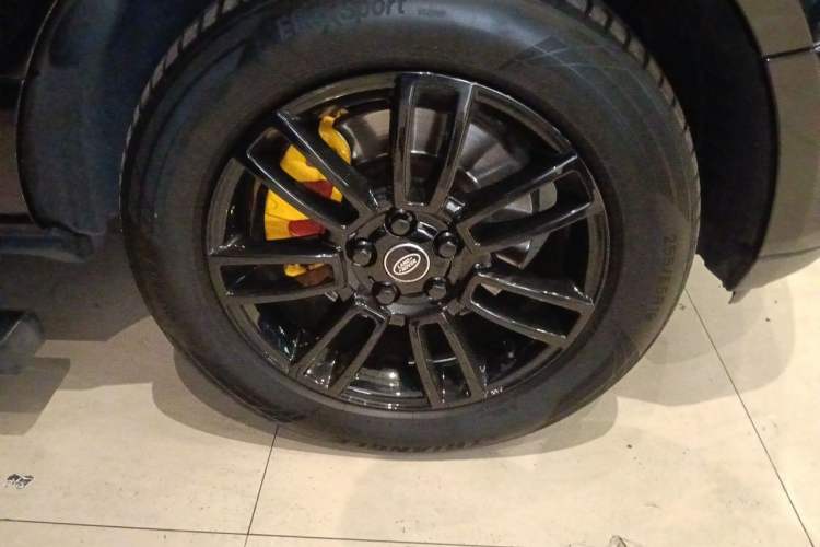 Used Land Rover Range Sport 2011 5.0 NA V8 HSE Right Front Wheel Hub