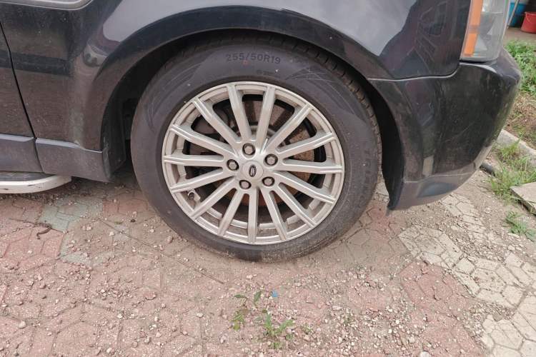 Used Land Rover Range Sport 2011 5.0 NA V8 HSE Right Front Wheel Hub