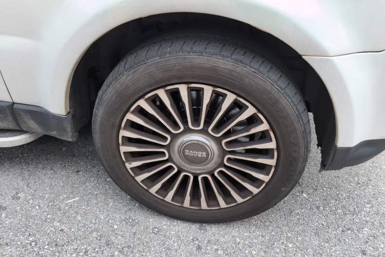 Used Land Rover Range Sport 2011 5.0 NA V8 HSE Right Front Wheel Hub