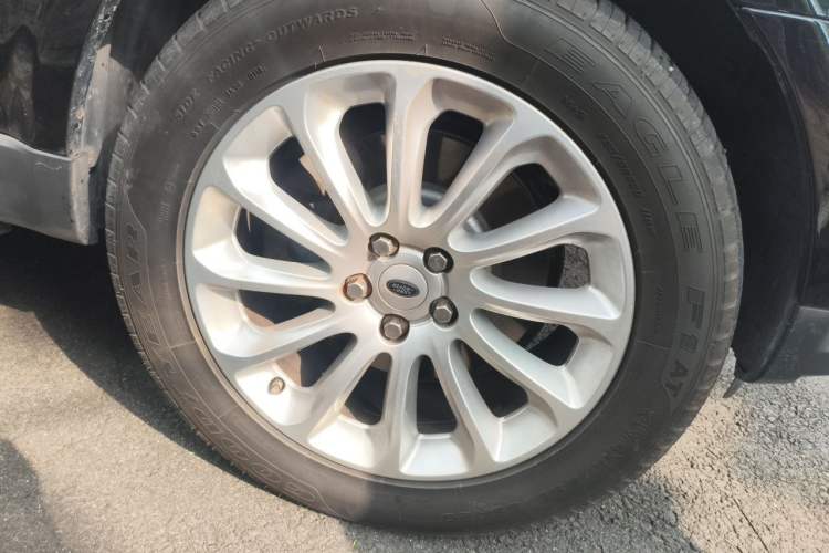 Used Land Rover Range Sport 2011 5.0 NA V8 HSE Right Front Wheel Hub