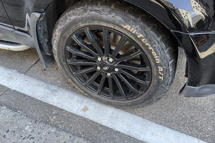 Used Land Rover Range Sport 2011 5.0 NA V8 HSE Right Front Wheel Hub