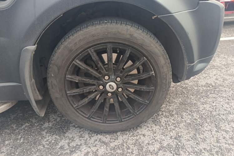 Used Land Rover Range Sport 2011 5.0 NA V8 HSE Right Front Wheel Hub