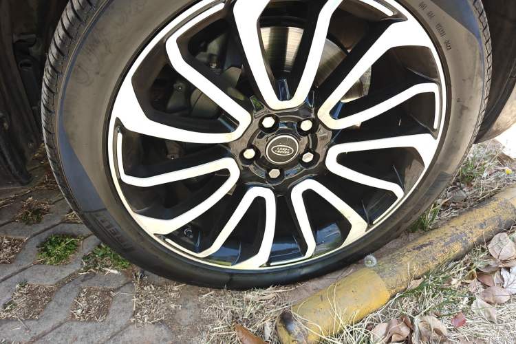 Used Land Rover Range Sport  Right Front Wheel Hub