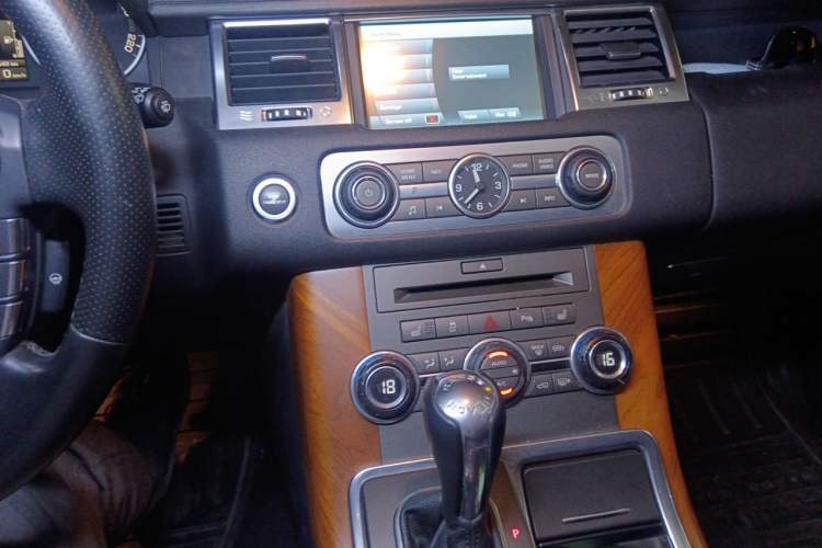 Used Land Rover Range Sport 2011 5.0 SC V8 HSE Audio And AC Panel